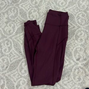 Woman’s Lulu Lemon Wonder Under leggings